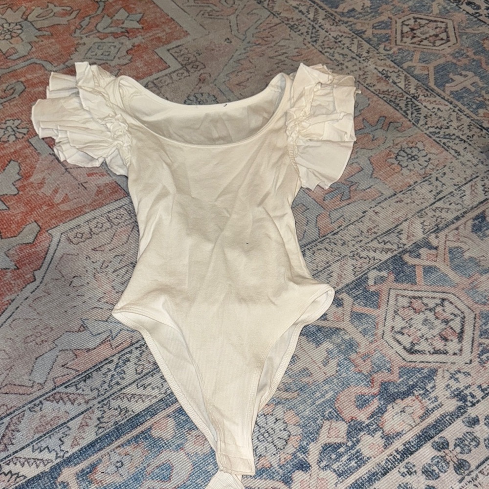 H&M Cream Ruffle Sleeve Bodysuit